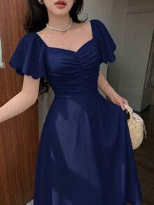 Vestido elegante y romántico de manga corta, cintura recogida y plisado en A, de longitud media, en color amarillo tejido, para primavera/verano - Azul marino - Ver 7