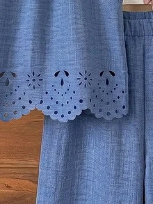 SHEIN Vintaside Kids Ensemble top à col licou et pantalon avec design ajouré brûlé pour jeunes filles, adapté aux filles, avec encolure dos nu et style ouvert, en tissu, top ajusté + pantalon droit décontracté, adapté pour le port extérieur en été - Bleu azur - Voir 4