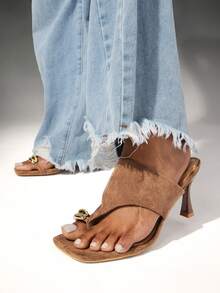 Denimoi Women's Toe Ring Thick Band Thong Heeled Sandals For Christmas Valentine's Day - Beige - View 1