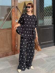 FRIFUL 女款碎花圓領泡泡袖荷葉邊上衣與長褲休閒可愛兩件套 夏季野餐 黑白配色 - 黑色 - 查看 6