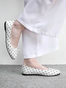 CUCCOO BIZCHIC Sepatu Flat Wanita Four Seasons untuk Santai, Komuter, Liburan, Motif Polkadot, Pita Kecil, Sol Lembut, Nyaman - Putih - View 4