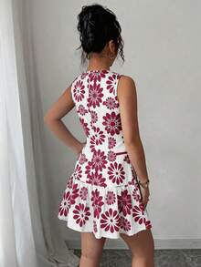 SHEIN Elenzya Đầm mini nữ phong cách Bohemian mới nhất cho mùa tốt nghiệp, kiểu Pháp thanh lịch, họa tiết hoa in dệt, cổ tròn, không tay, chiết eo, trang phục đi chơi, trang phục mùa hè, xuân/hè - Đỏ - Xem 2