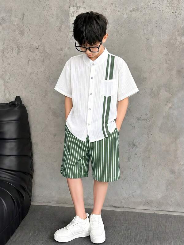 SHEIN Bộ 3 món cho bé trai: Áo sơ mi trắng họa tiết ren phối màu tương phản, quần dài trắng dáng rộng họa tiết phối màu tương phản và nơ