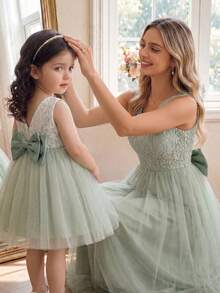 SHEIN Glamorique Kids 婚禮花童公主女童禮服大裙擺派對洋裝 全季節適用 鼠尾草綠 蓬蓬紗網格 綴珠 V領露背 大蝴蝶結 夏季優雅 秋冬款 - 綠色 - 查看 3