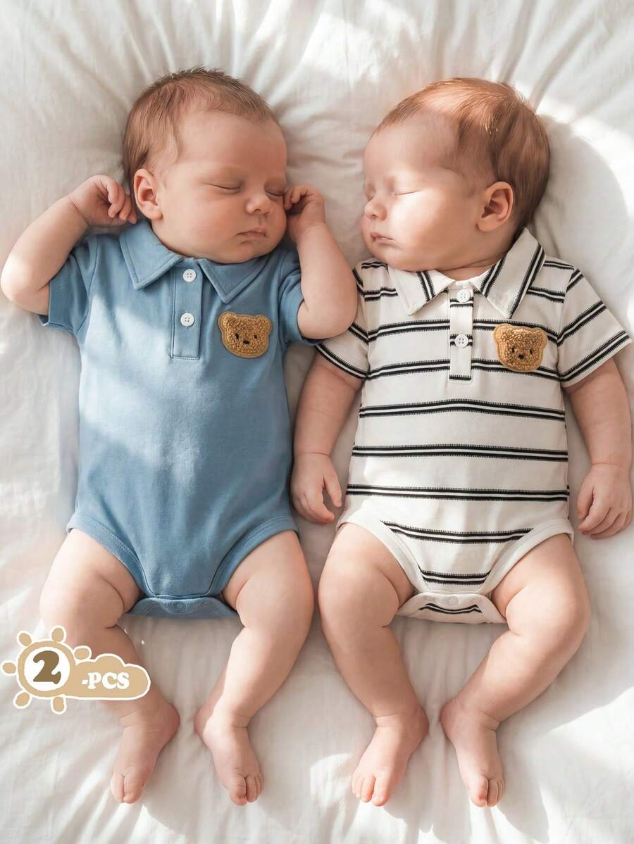 Vintaside Kids 男嬰春夏針織簡約休閒舒適學院風清新霧藍色與黑白條紋POLO領短袖連身套裝,左胸飾有立體泰迪熊頭刺繡,褲襠鈕扣設計方便換尿布,厚度適中,適合親子穿搭、休閒穿著與幼兒活動 - 彩色 - 查看 1