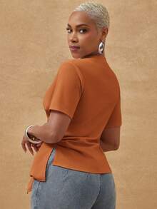 Vixey Top casual de jersey texturizado con cuello redondo, cintura ceñida y bajo asimétrico con abertura - Color caoba - Ver 4