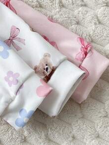 3 peças Enviadas Aleatoriamente 2 peças Macacão com Pés de Manga Comprida com Estampa de Urso Flor e Laço Fofo para Bebé Recém-Nascida Menina 2 peças Conjunto - Multicolorido - Ver 2