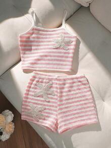 Souflis Souflis 2件組女孩夏季Y2K風格粉色與白色條紋套裝，3D海星刺繡泡泡紋理面料吊帶上衣+短褲，親膚柔軟，甜美清涼海灘度假風，適合夏季度假穿搭 - 粉色 - 查看 1