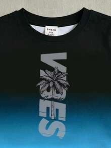 SHEIN 2件組男嬰套裝，夏季清新極簡海灘休閒風，Logo字母圖案漸層印花圓領飾邊T恤上衣搭配度假風椰子樹字母印花短褲，適合校園穿著、戶外活動、聚會、假期，日常休閒與夏季戶外活動的理想選擇 - 彩色 - 查看 5