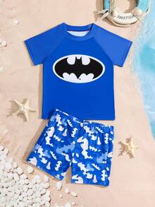 BATMAN X SHEIN GraphicGems 小男孩卡通印花插肩袖短袖上衣與短褲泳裝套裝，適合海灘度假、假期派對、泳池 - 彩色 - 查看 3