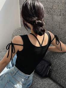 FRIFUL 女款黑色修身掛脖背心內搭上衣夏季穿搭 - 黑色 - 查看 2