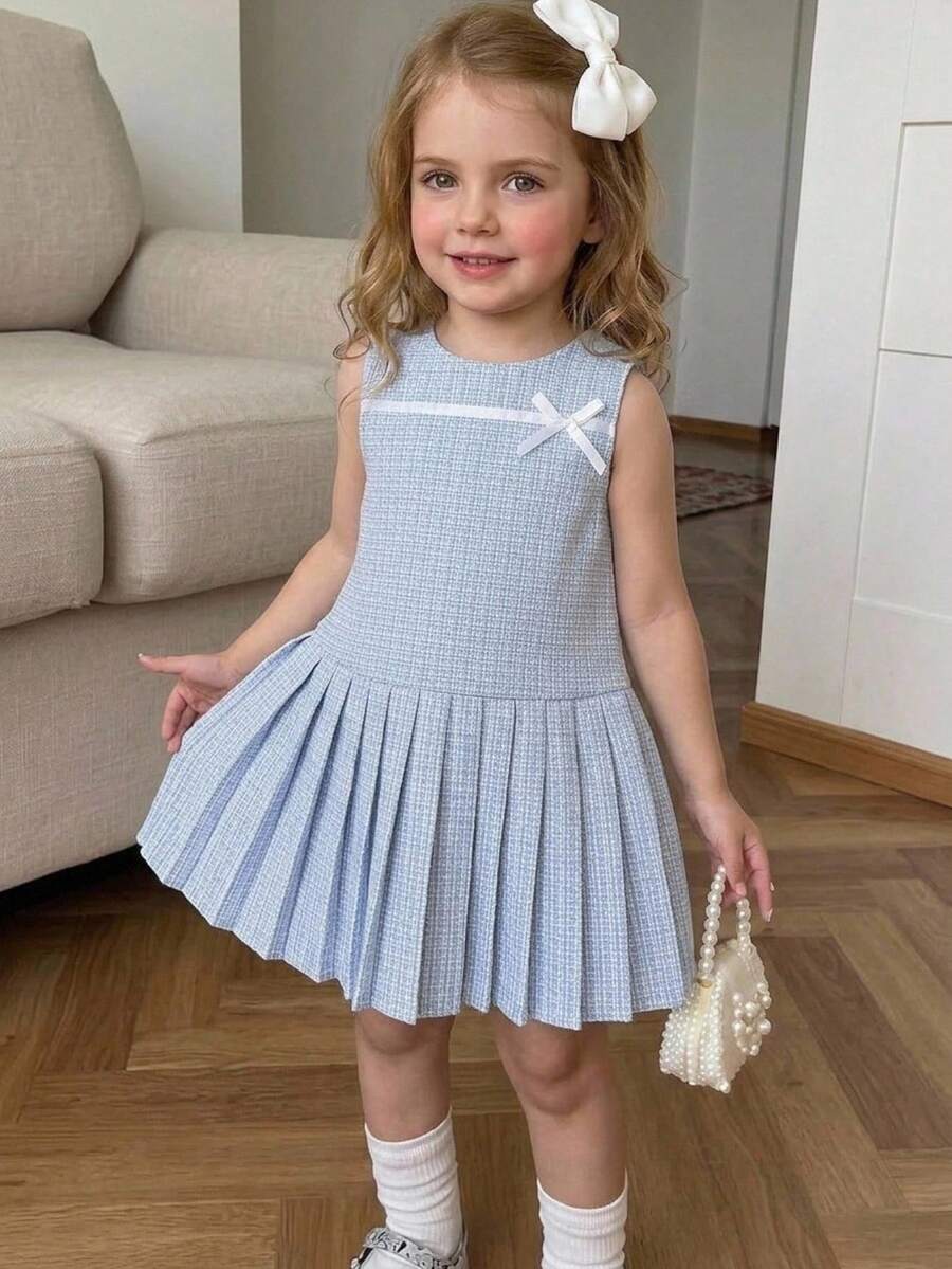 SHEIN Elladie kids 女童连衣裙，蝴蝶结印花，植绒面料，3D蝴蝶结和花朵装饰，百褶裙摆，可爱童装，适合日常穿着、生日、派对和其他场合。 - 藍色 - 查看 1