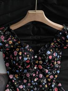 GlowEve 女款 2026 春夏新款碎花刺繡印花荷葉邊飛袖度假襯衫 - 黑色 - 查看 7