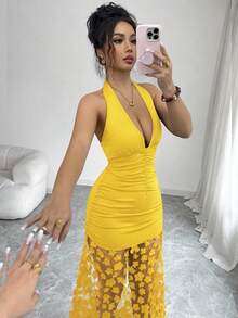 SHEIN Elenzya 女款黑色網紗3D花卉收腰修身小A字版掛脖設計優雅迷人度假日常通勤音樂節時尚約會法式海邊沙灘街頭復古百搭春夏黑色新款無袖掛脖長洋裝 - 淡黃色 - 查看 5