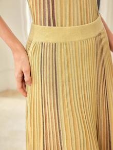 MOTF PREMIUM CONTRAST STRIPED PATTERN PLEATED KNIT SKIRT - Light Yellow - View 2