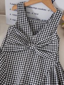 SHEIN 女童法式優雅經典黑白格紋方領A字洋裝，兩側附蝴蝶結，適合夏季派對與街頭穿搭 - 黑與白 - 查看 4