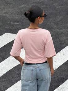 Muchica 個性化刺繡貝殼對比飾邊女款夏季新款粉色短袖T恤上衣，適合日常通勤、約會、聚會、聖誕節、新年、感恩節、派對、婚禮、海灘、畢業典禮、時尚、優雅、休閒、外出、閃亮、情人節、優雅、度假、休閒、Y2K、外出及其他場合 - 彩色 - 查看 2