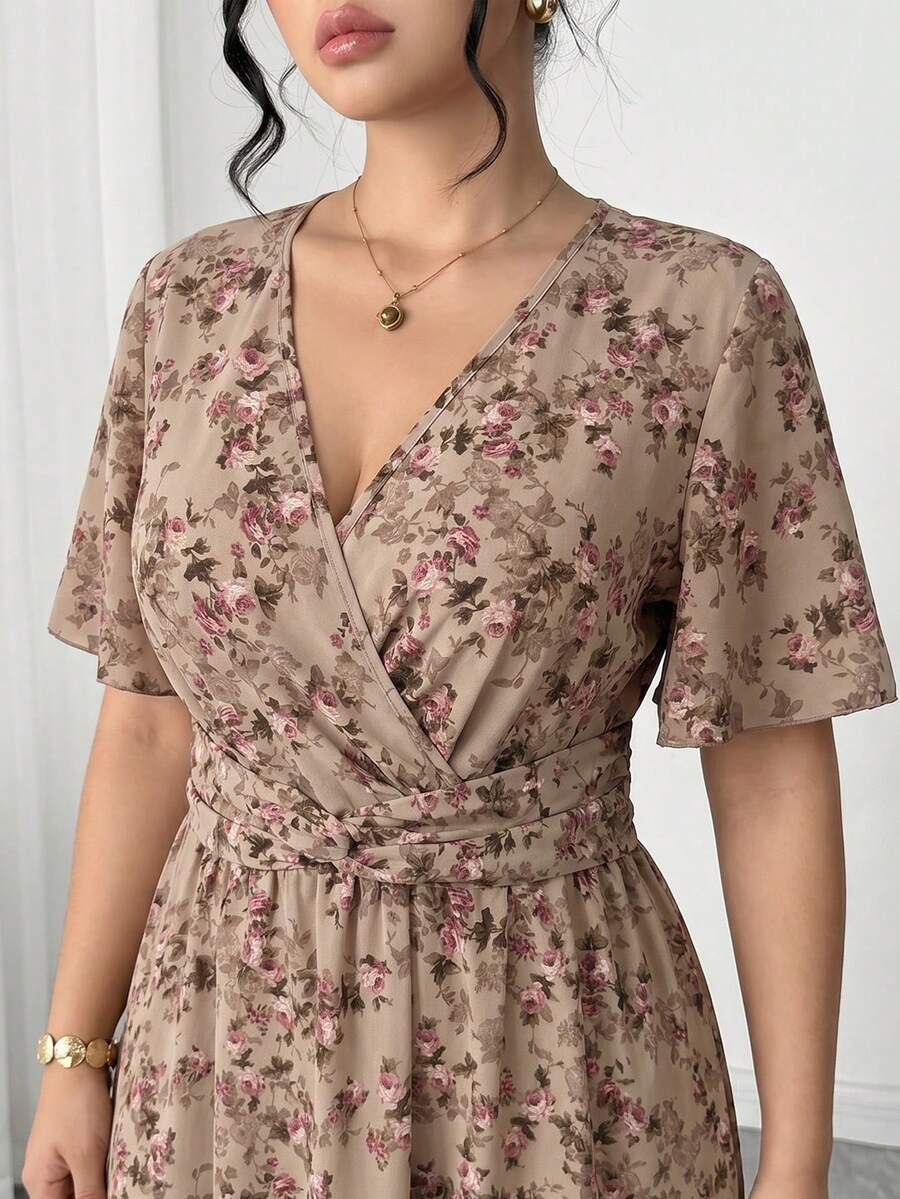 SHEIN LUNE CURVE Vestido Elegante Casual para Vacaciones de Talla Grande para Mujer, Color Café con Estampado, Nuevo Estilo, Manga Holgada y Cuello en V - Café integral - Ver 1