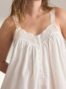 Ocili Camisón de algodón suave con bordado floral y diseño de botones huecos, vestido cómodo para el hogar para mujeres de talla grande - Blanco - Ver 6