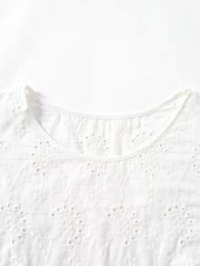 Rusticease 大尺碼女款鏤空刺繡圓領短袖休閒襯衫 - 白色 - 查看 3