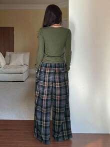 DAZY 春季寬鬆兩件式休閒舒適長袖V領T恤格紋長版睡褲女款居家服套裝 - 軍綠色 - 查看 2