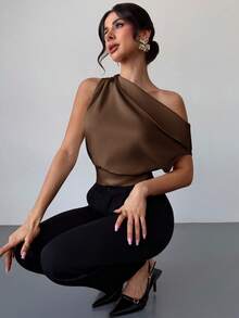 Firerie 女款優雅不對稱單肩上衣，適合情人節與夏季穿著，春/夏優雅時尚新風格通勤辦公日常度假音樂節不對稱單肩百褶杏色襯衫 - 棕色 - 查看 8