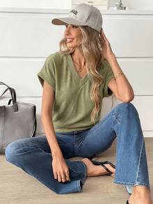 Easowa Women's Solid Color V-Neck Batwing Short Sleeve Casual T-Shirt - Green - View 5