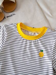 SHEIN Vintaside Kids 女童休閒檸檬仿刺繡條紋T恤與黃色對比色長褲夏季套裝 - 白色 - 查看 3