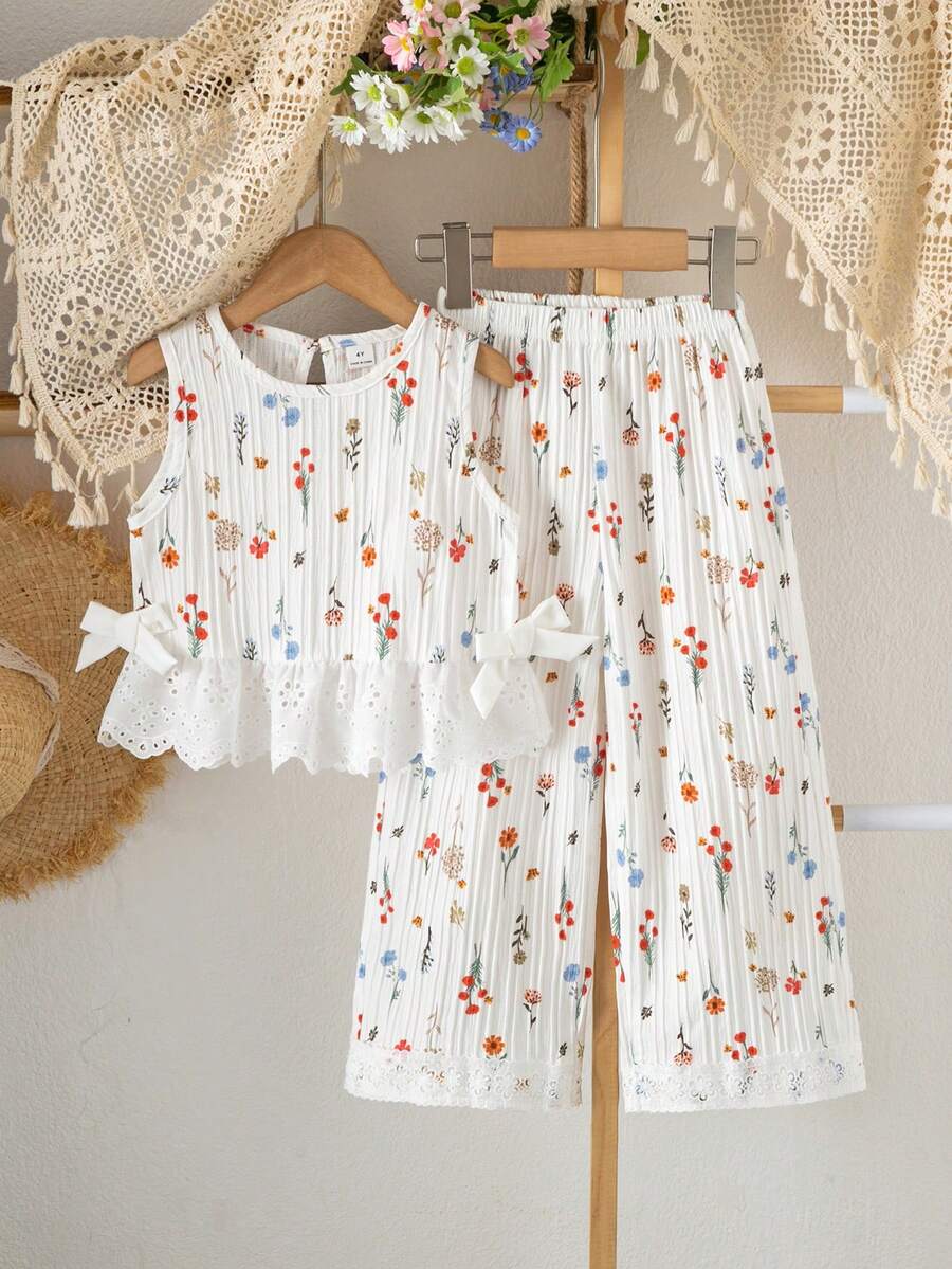 SHEIN Genkimix Kids 女童法式田園風花卉圓領無袖背心上衣，側邊3D蝴蝶結裝飾搭配寬鬆直筒寬腿褲套裝，夏季休閒穿搭