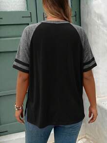 SHEIN CURVE+ 大尺碼女款夏季休閒撞色落肩袖T恤上衣 春季海灘度假波希米亞風休閒短袖衫 - 黑色 - 查看 2