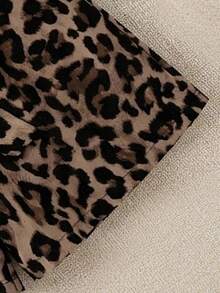 Comfylo Conjunto de 2 piezas con top de manga volada de unicolor y shorts con estampado de leopardo para tallas grandes - Multicolor - Ver 6