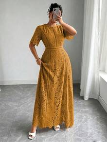 Roveilla 大尺碼女款春/秋季優雅浪漫復古聖誕紅水溶性刺繡短袖A字修身長款派對宴會婚禮晚禮服 - 駝色 - 查看 3