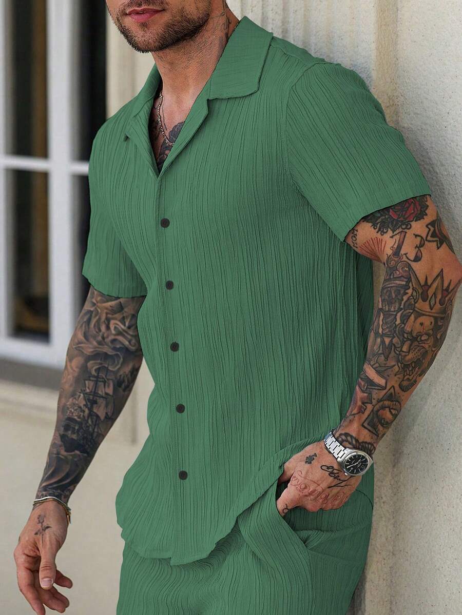 Manfinity Homme Men's Solid Color Short Sleeve Single-Breasted Casual Commuter Shirt, Ceremony - Dark Green - View 1