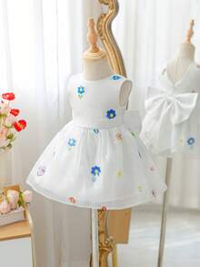SHEIN Glamorique Kids 女嬰花卉印花刺繡洋裝，緞面蝴蝶結領結，V領無袖背心裙，復活節派對套裝，嬰兒公主洋裝 - 彩色 - 查看 3