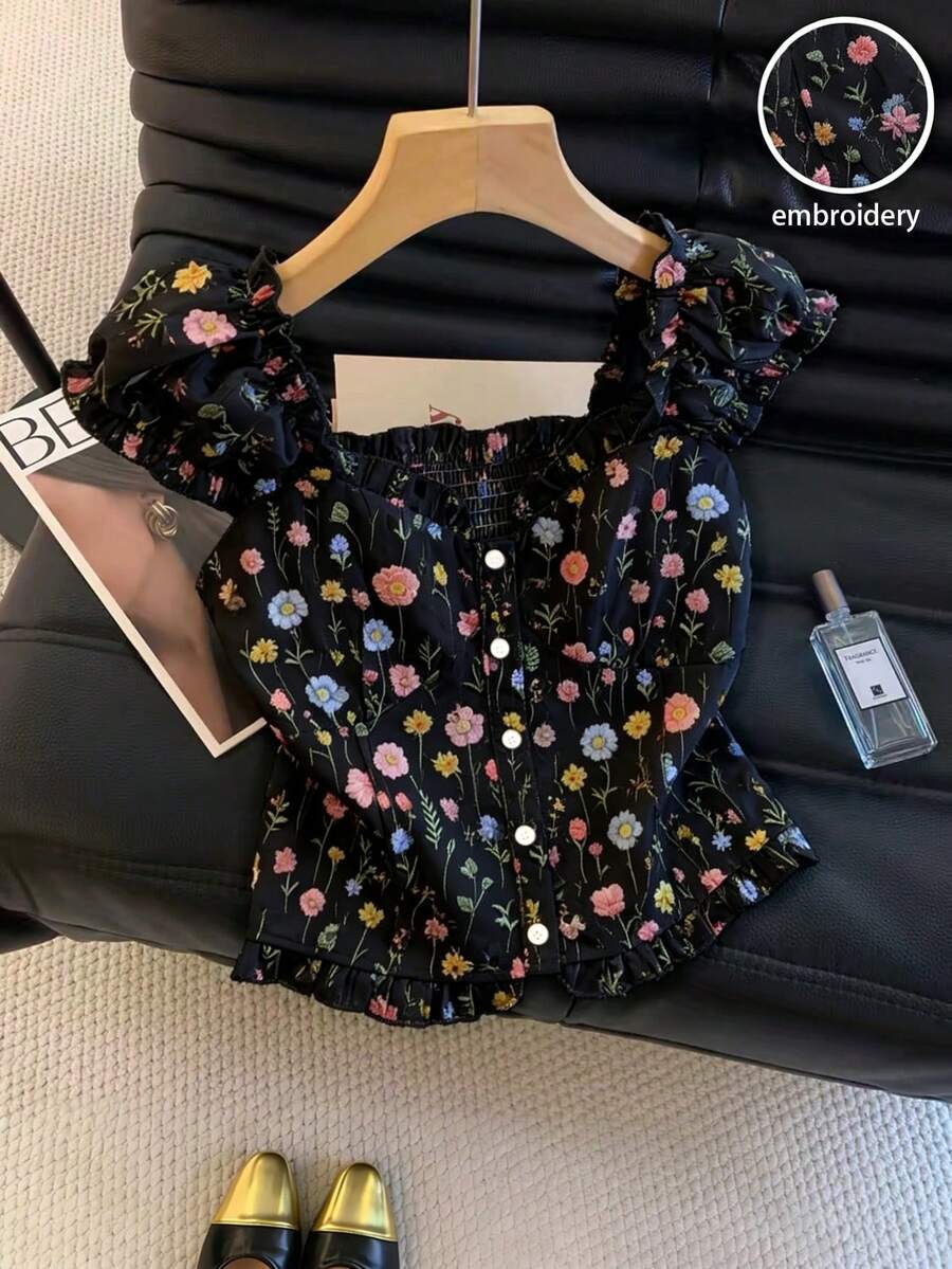 GlowEve 女款 2026 春夏新款碎花刺繡印花荷葉邊飛袖度假襯衫 - 黑色 - 查看 1