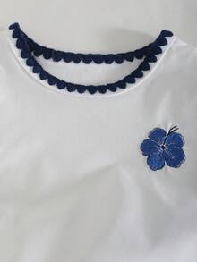 SHEIN Elladie kids 女童圓領針織T恤與牛仔裙套裝，對比色刺繡工藝，休閒可愛花卉刺繡短袖套裝，適合夏季日常穿著與度假 - 藍色 - 查看 4