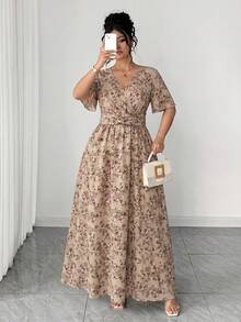 SHEIN LUNE CURVE Vestido Elegante Casual para Vacaciones de Talla Grande para Mujer, Color Café con Estampado, Nuevo Estilo, Manga Holgada y Cuello en V - Café integral - Ver 5