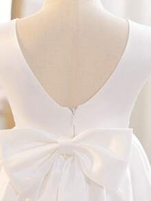 SHEIN Glamorique Kids 女童簡約白色正式禮服，柔軟緞面背部附可拆式大蝴蝶結，花童婚禮禮服，兒童生日公主長裙，晚宴派對服飾，夏季穿搭，迷人大裙擺，時尚正式穿著，派對禮服指南，度假風洋裝，畢業舞會禮服，四季皆宜 - 米色 - 查看 7