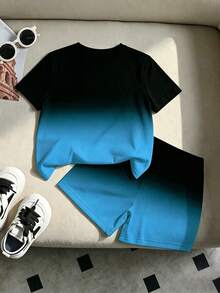 SHEIN 2件組男嬰套裝，夏季清新極簡海灘休閒風，Logo字母圖案漸層印花圓領飾邊T恤上衣搭配度假風椰子樹字母印花短褲，適合校園穿著、戶外活動、聚會、假期，日常休閒與夏季戶外活動的理想選擇 - 彩色 - 查看 3