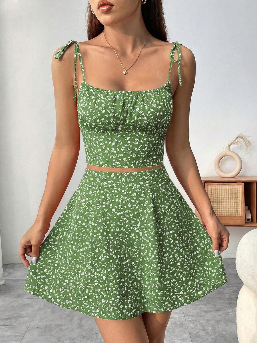 SHEIN Raffinéa Set Atasan dan Rok Camisole Motif Bunga Hijau untuk Liburan Musim Panas, Gaya Pondok Romantis, Boho, Tropis, dan Pantai. - Hijau - View 1
