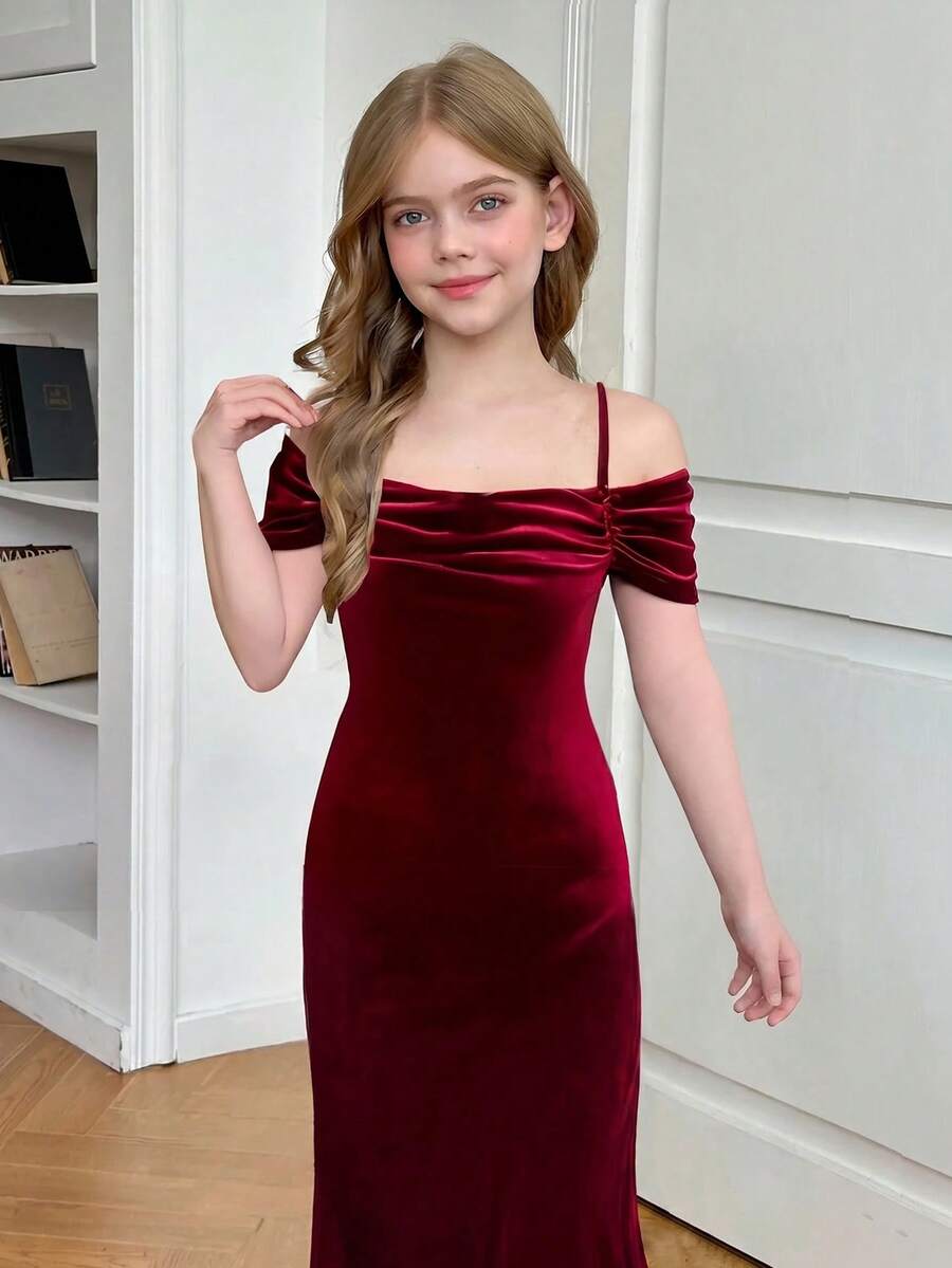 SHEIN Serisse Kids 少女優雅純色酒紅天鵝絨露肩荷葉袖修身魚尾長洋裝，聖誕洋裝，角色扮演派對洋裝，紅色洋裝，仙女洋裝，聖誕派對洋裝 - 酒紅色 - 查看 1