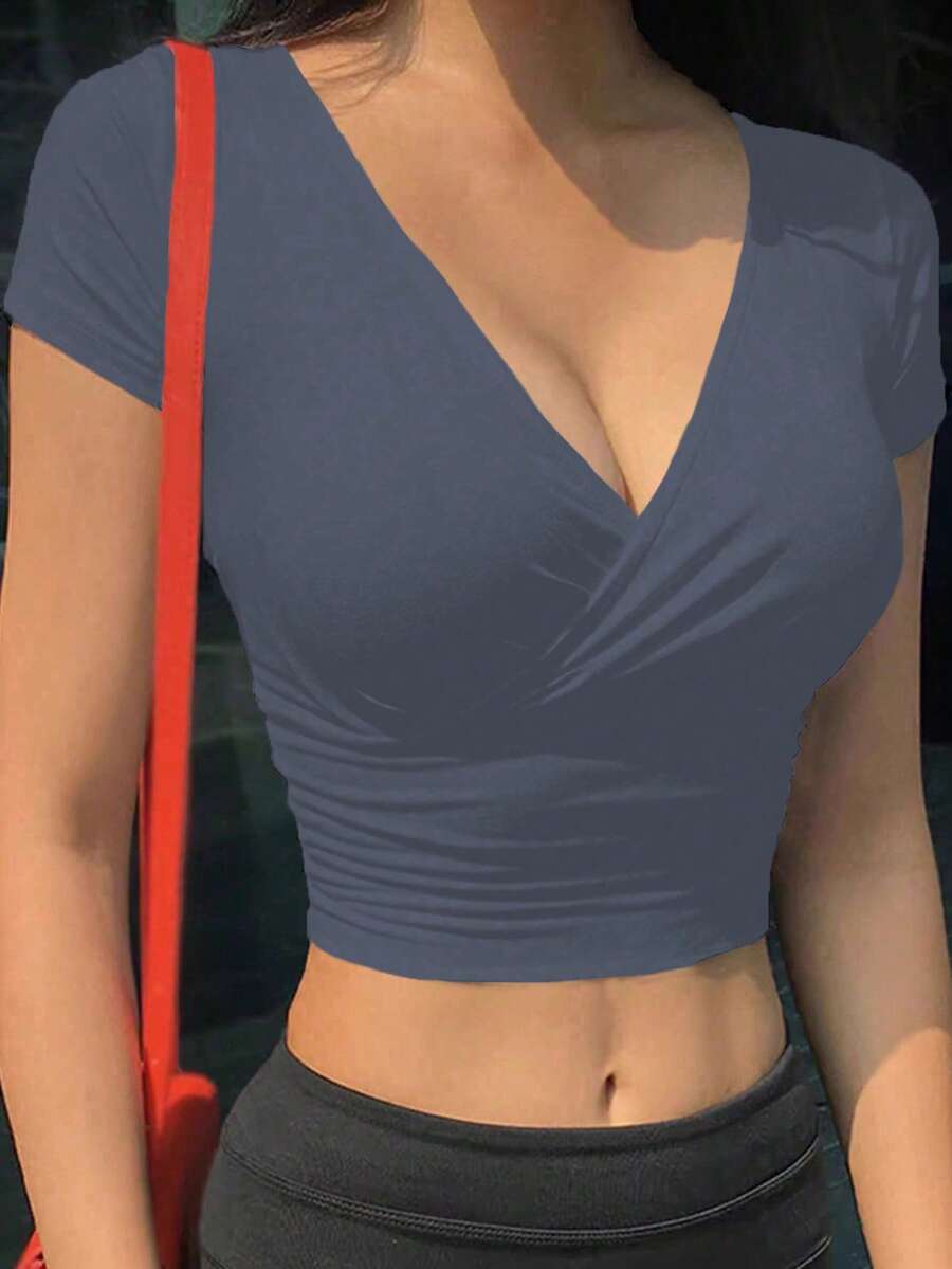 EMERY ROSE 女款夏季純色疊層V領短袖修身短版T恤，適合度假與假期穿搭 - 藏蓝色 - 查看 1