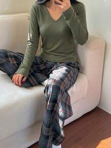 DAZY 春季寬鬆兩件式休閒舒適長袖V領T恤格紋長版睡褲女款居家服套裝 - 軍綠色 - 查看 3
