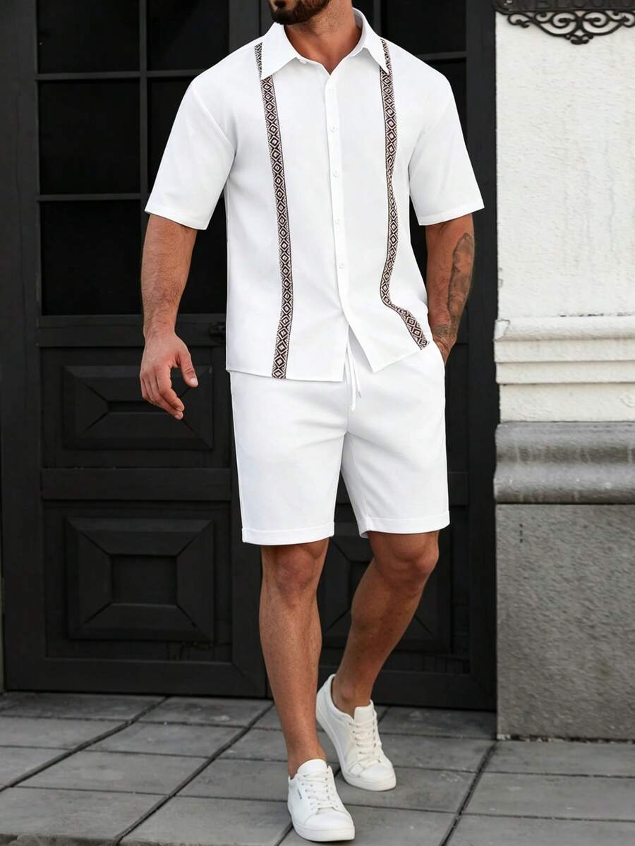 Manfinity CasualCool 男士夏季休闲度假几何织带装饰短袖衬衫和短裤套装 - 白色 - 查看 1