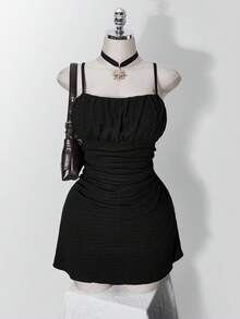 SHEIN ICON 大尺碼女款素色壓褶紋理面料細肩帶洋裝 - 黑色 - 查看 4