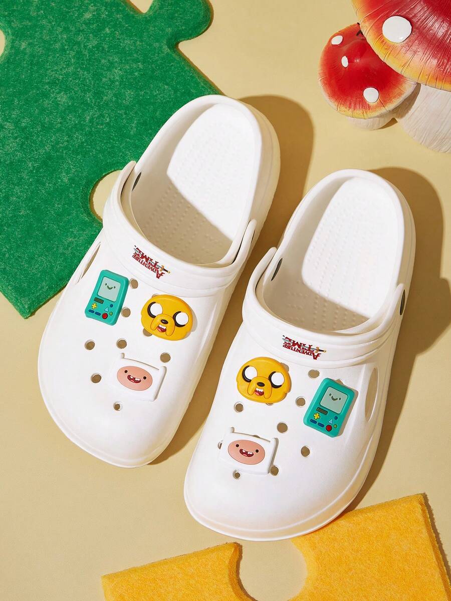 ADVENTURE TIME X SHEIN 時尚可愛花園拖鞋,透氣快乾,柔軟舒適,孔洞設計,適合室內、浴室、遊樂場、游泳池、海灘等多種場合,四季皆宜 - 米色 - 查看 1