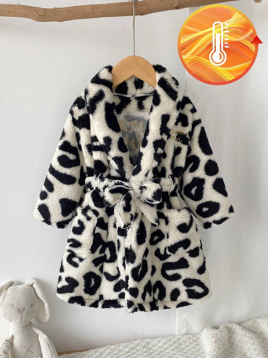 SHEIN 女嬰抓絨睡袍，秋冬雙面刷毛極地絨長袖睡袍，時尚休閒極簡居家服，米白色豹紋，前後身精緻可愛英文字繡花，下擺口袋，繫帶浴袍家居服