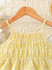 SHEIN Serisse Kids 2件組少女黃色花卉提花紋理細肩帶上衣與寬鬆休閒長褲套裝，適合日常出遊、上學、海邊度假、沙灘裝，春夏季女孩優雅長褲套裝，女童夏季亞麻寬腿褲套裝 - 黃色 - 查看 4
