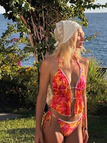 Swim Mod 女款夏季海灘度假甜美碎花毛球蕾絲珍珠裝飾細肩帶綁背性感背心比基尼套裝 - 彩色 - 查看 3