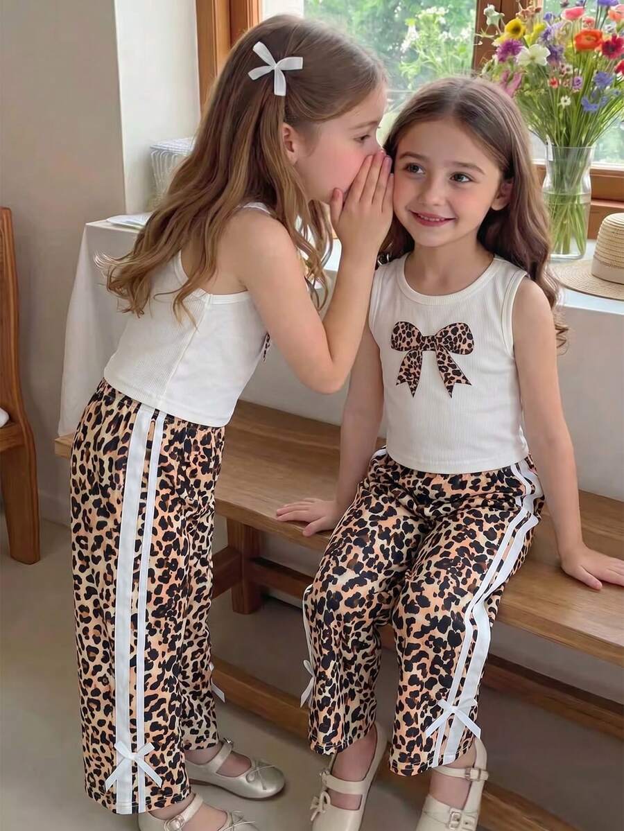 SHEIN Genkimix Kids 女童簡約休閒針織無袖套頭背心上衣，蝴蝶結裝飾搭配豹紋直筒長褲，夏季兩件套兒童日常舒適服裝